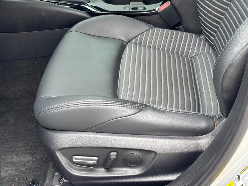 Toyota Corolla Vehicle Full-screen Gallery Image 18