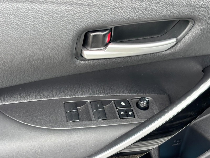 Toyota Corolla Vehicle Full-screen Gallery Image 19