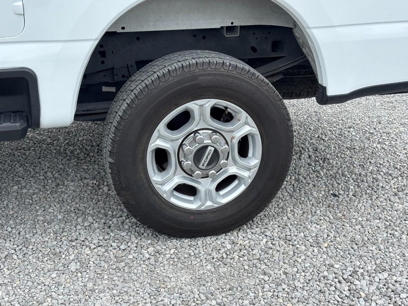 Ford Super Duty F-250 SRW Vehicle Image 12