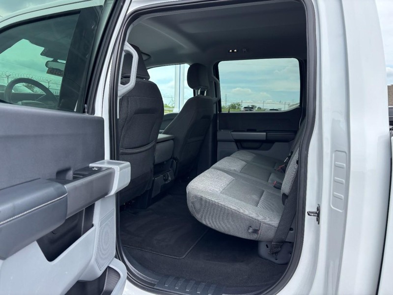 Ford Super Duty F-250 SRW Vehicle Image 13