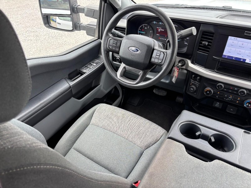 Ford Super Duty F-250 SRW Vehicle Image 14