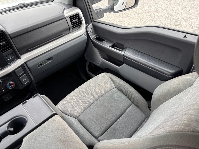 Ford Super Duty F-250 SRW Vehicle Image 16