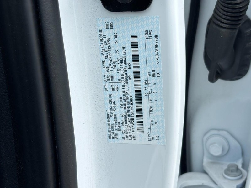 Ford Super Duty F-250 SRW Vehicle Image 25