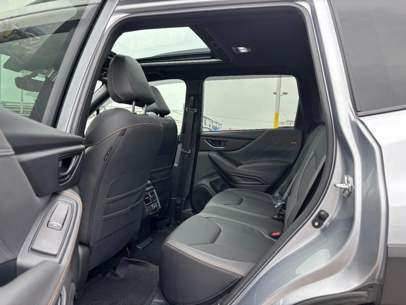 Subaru Forester Vehicle Full-screen Gallery Image 13