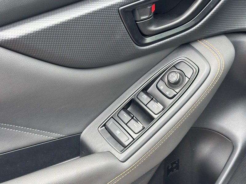 Subaru Forester Vehicle Full-screen Gallery Image 19
