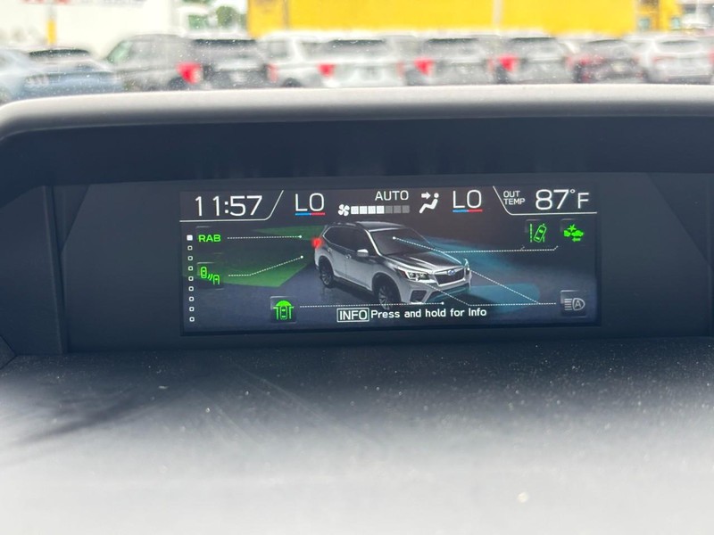 Subaru Forester Vehicle Full-screen Gallery Image 23