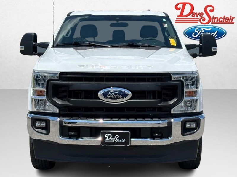 Ford Super Duty F-350 SRW Vehicle Full-screen Gallery Image 02