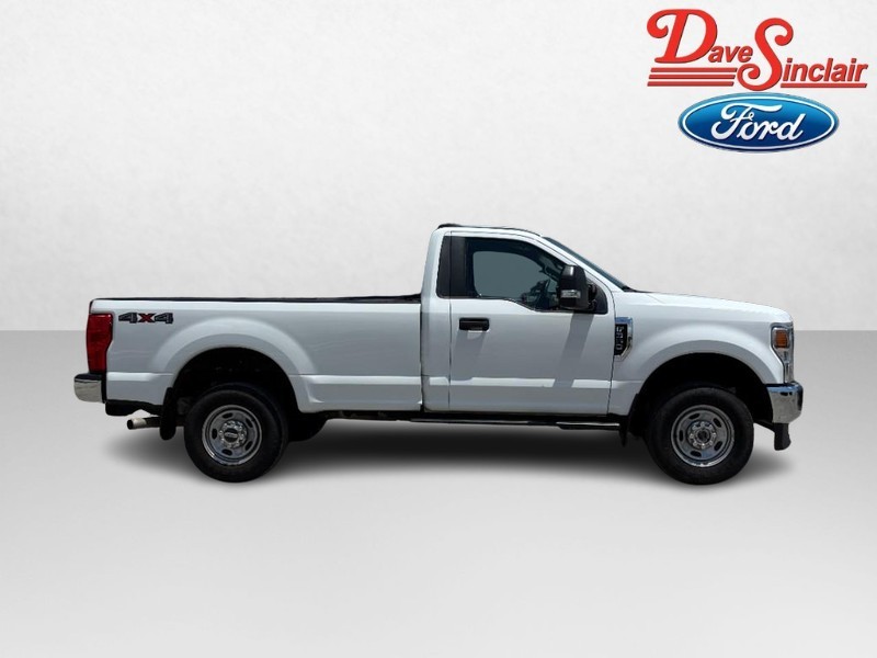 Ford Super Duty F-350 SRW Vehicle Full-screen Gallery Image 05