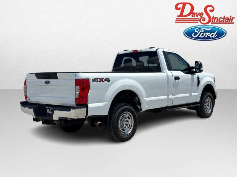 Ford Super Duty F-350 SRW Vehicle Full-screen Gallery Image 07