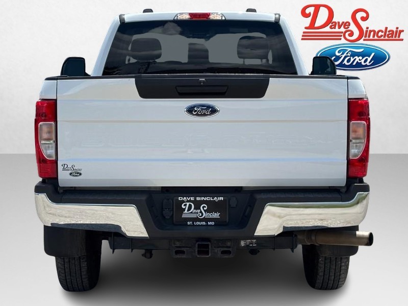 Ford Super Duty F-350 SRW Vehicle Full-screen Gallery Image 08