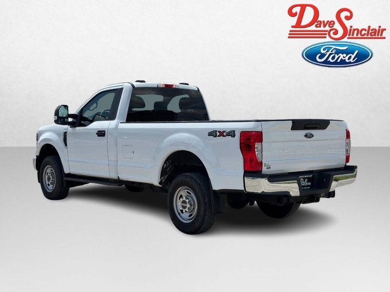 Ford Super Duty F-350 SRW Vehicle Full-screen Gallery Image 09