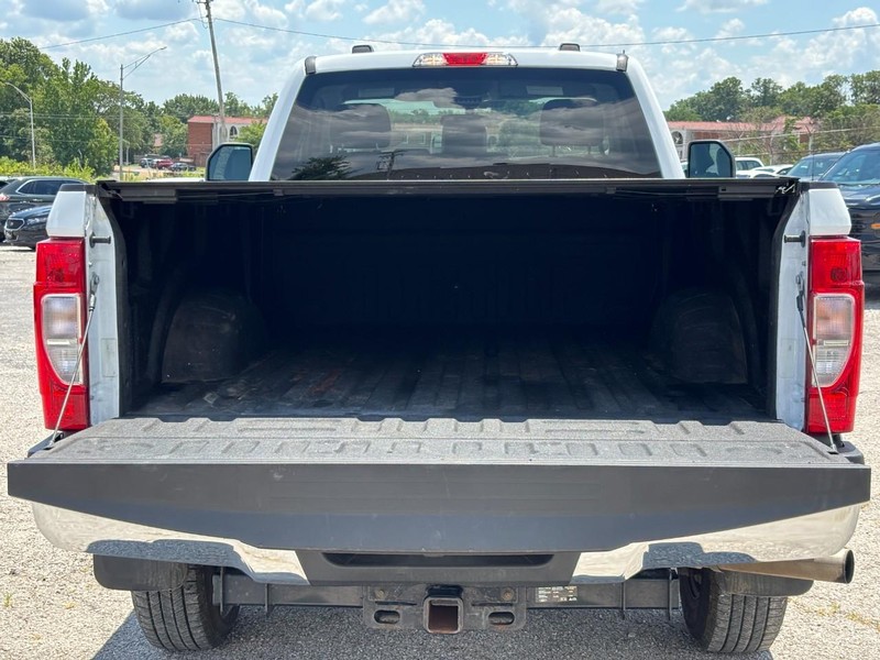 Ford Super Duty F-350 SRW Vehicle Full-screen Gallery Image 11