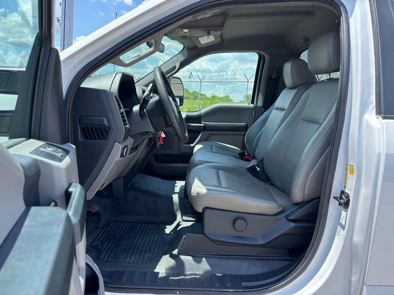 Ford Super Duty F-350 SRW Vehicle Full-screen Gallery Image 13
