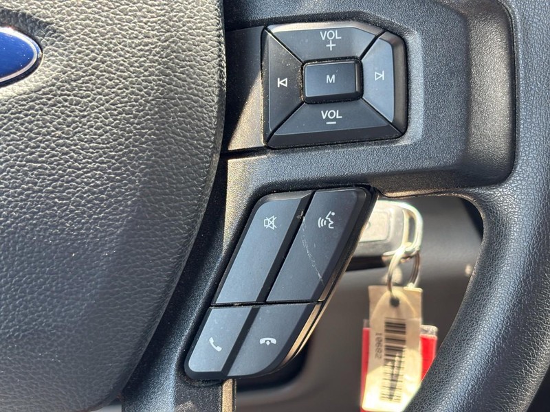Ford Super Duty F-350 SRW Vehicle Full-screen Gallery Image 17