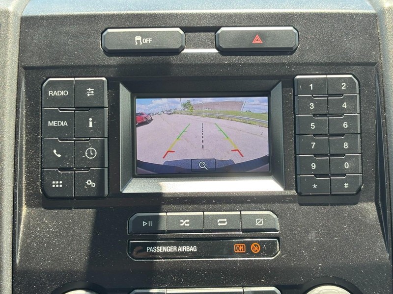 Ford Super Duty F-350 SRW Vehicle Full-screen Gallery Image 20