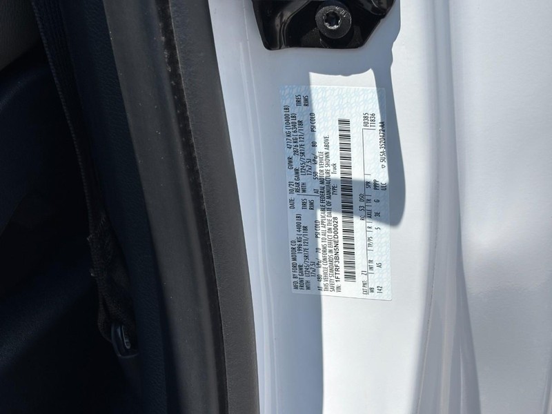 Ford Super Duty F-350 SRW Vehicle Full-screen Gallery Image 22