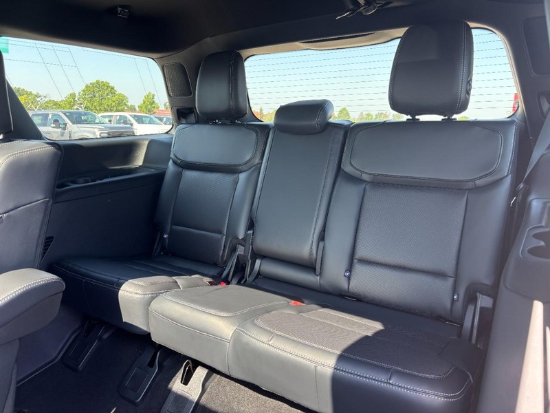 Ford Expedition Vehicle Full-screen Gallery Image 13