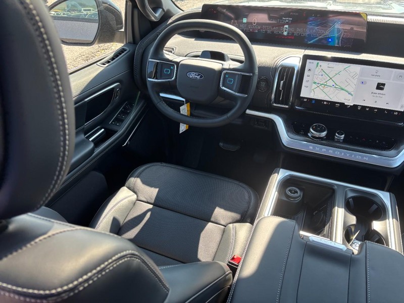 Ford Expedition Vehicle Full-screen Gallery Image 15