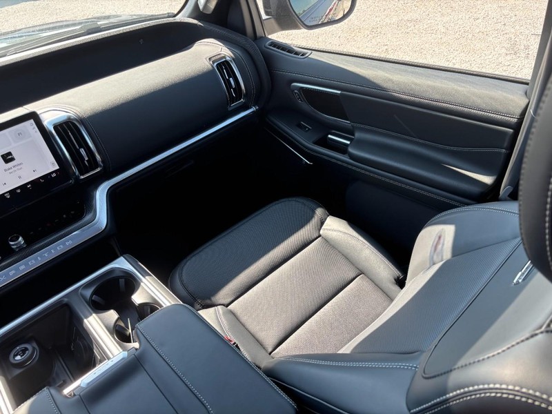 Ford Expedition Vehicle Full-screen Gallery Image 17