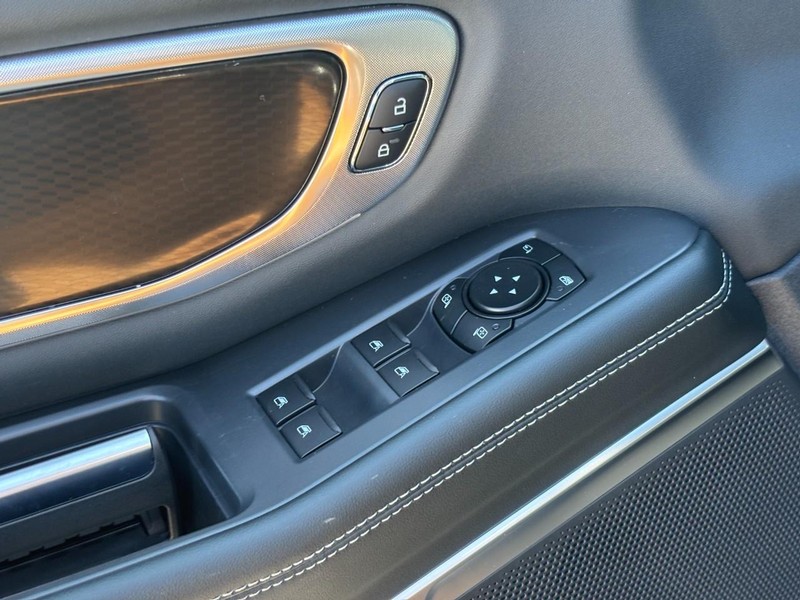 Ford Expedition Vehicle Full-screen Gallery Image 19