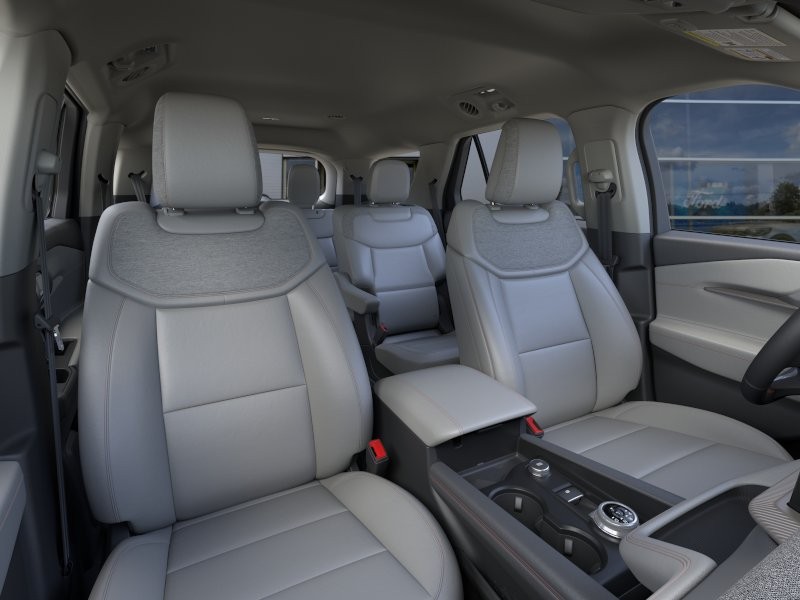 Ford Explorer Vehicle Full-screen Gallery Image 12