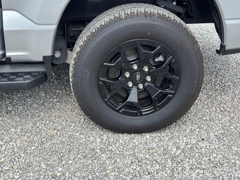 Ford F-150 Lightning Vehicle Full-screen Gallery Image 12