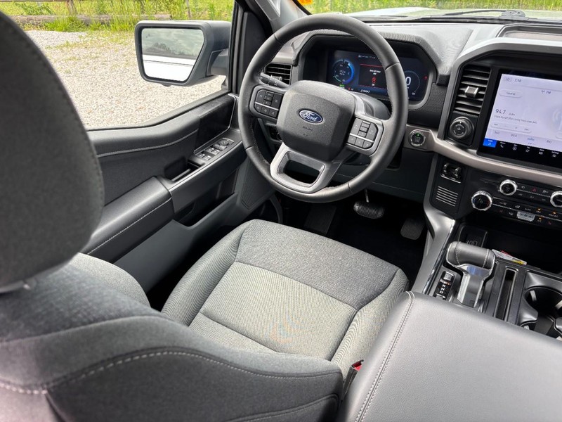 Ford F-150 Lightning Vehicle Full-screen Gallery Image 14