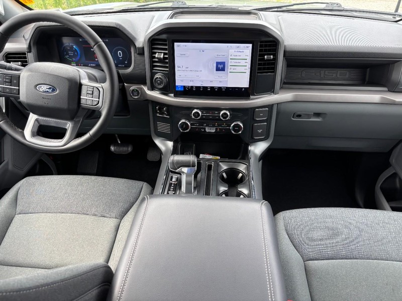Ford F-150 Lightning Vehicle Full-screen Gallery Image 15