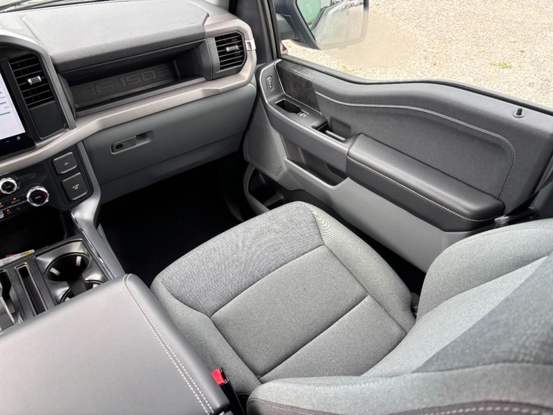 Ford F-150 Lightning Vehicle Full-screen Gallery Image 16