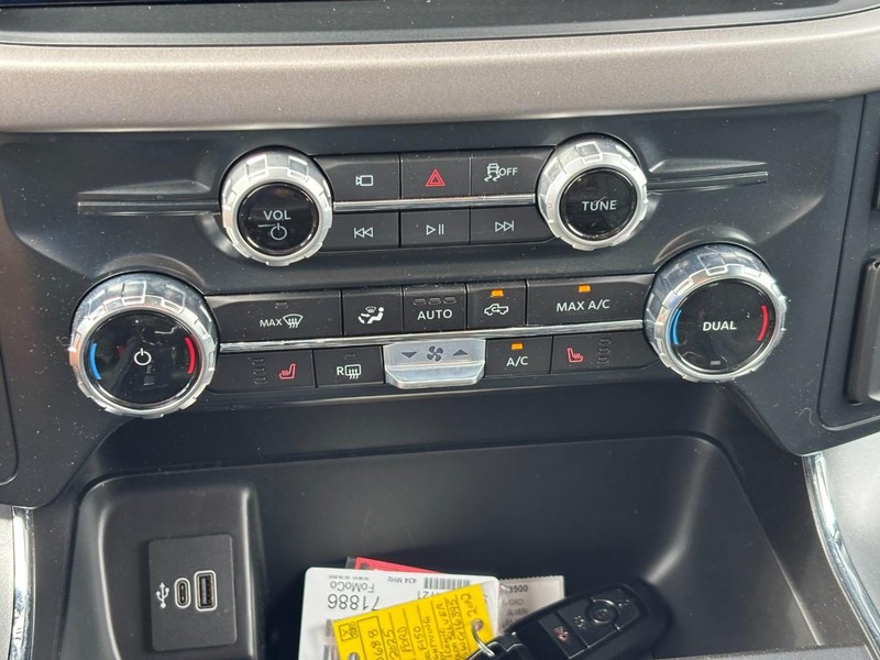 Ford F-150 Lightning Vehicle Full-screen Gallery Image 25