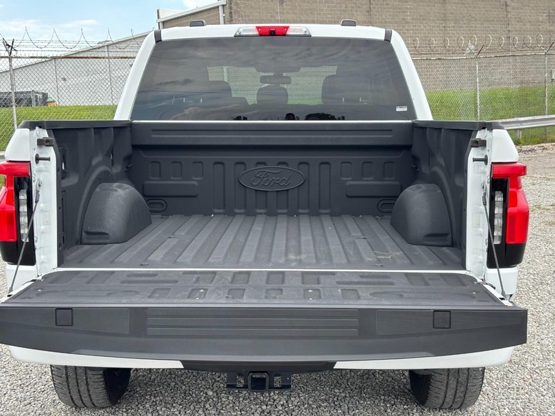 Ford F-150 Lightning Vehicle Full-screen Gallery Image 11