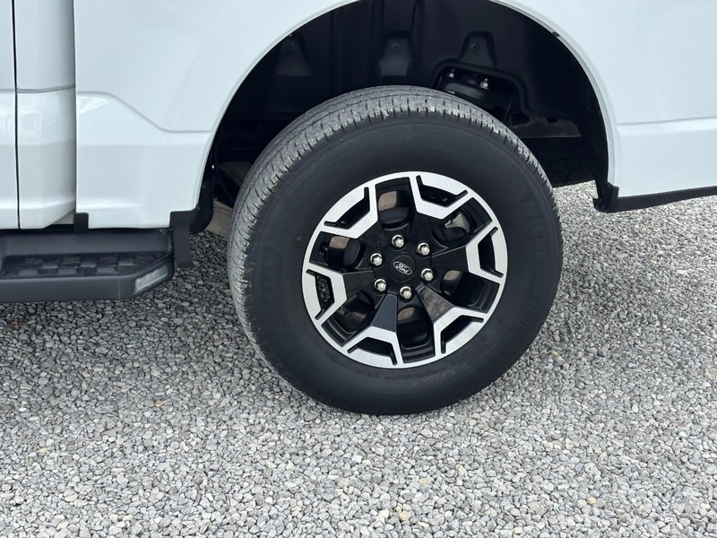 Ford F-150 Lightning Vehicle Full-screen Gallery Image 12