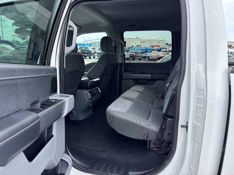 Ford F-150 Lightning Vehicle Full-screen Gallery Image 13