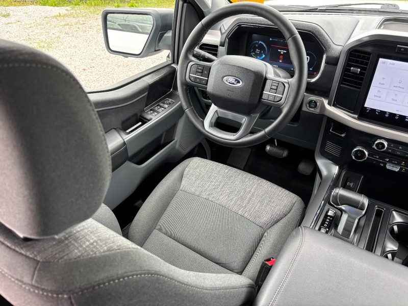 Ford F-150 Lightning Vehicle Full-screen Gallery Image 14