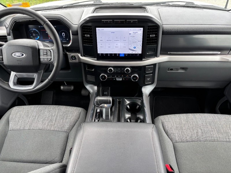 Ford F-150 Lightning Vehicle Full-screen Gallery Image 15