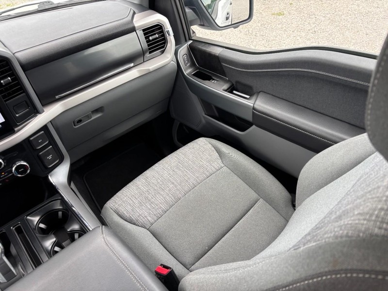 Ford F-150 Lightning Vehicle Full-screen Gallery Image 16
