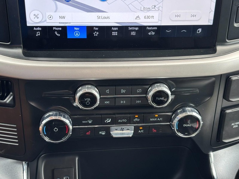 Ford F-150 Lightning Vehicle Full-screen Gallery Image 24