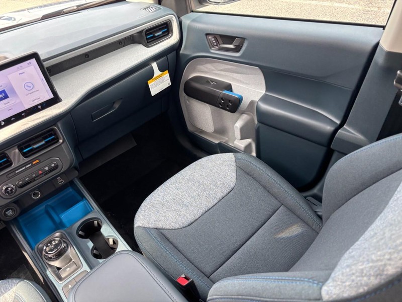 Ford Maverick Vehicle Full-screen Gallery Image 16