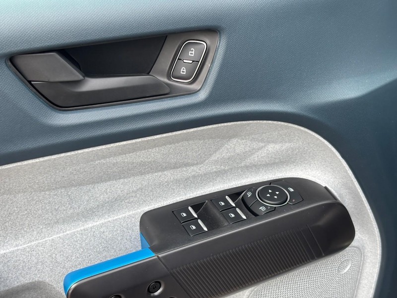 Ford Maverick Vehicle Full-screen Gallery Image 18