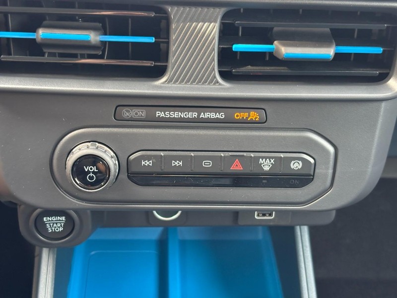 Ford Maverick Vehicle Full-screen Gallery Image 24