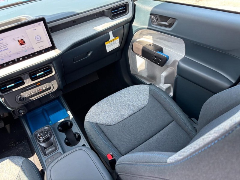 Ford Maverick Vehicle Full-screen Gallery Image 16