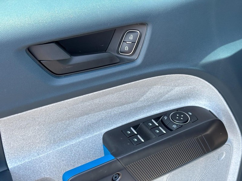 Ford Maverick Vehicle Full-screen Gallery Image 18