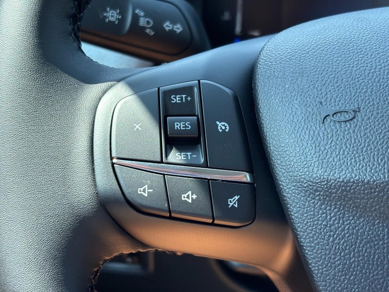 Ford Maverick Vehicle Full-screen Gallery Image 19