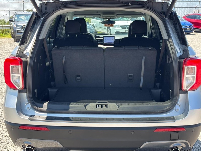 Ford Explorer Vehicle Image 11