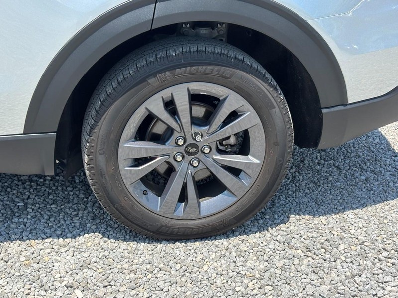 Ford Explorer Vehicle Image 12