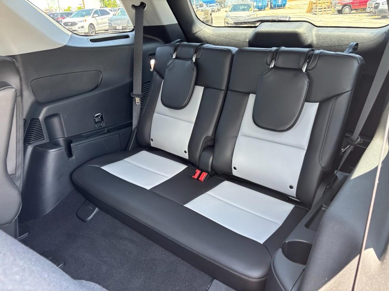 Ford Explorer Vehicle Image 13