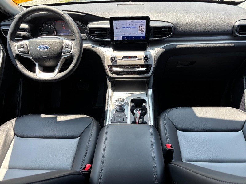 Ford Explorer Vehicle Image 16