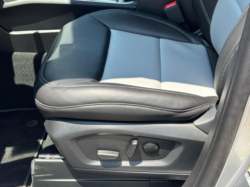 Ford Explorer Vehicle Image 18