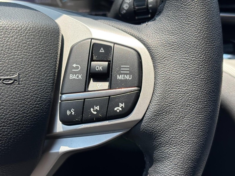 Ford Explorer Vehicle Image 21