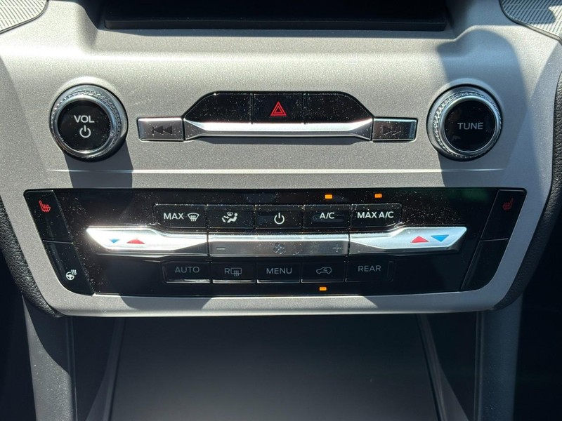 Ford Explorer Vehicle Image 25